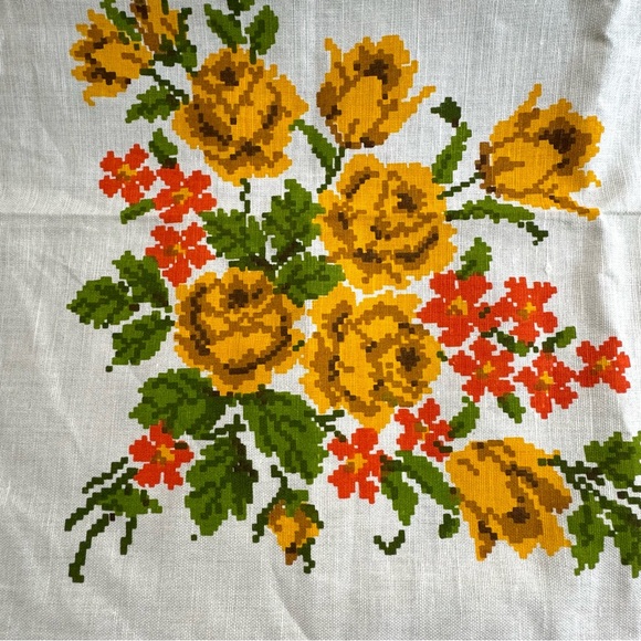 Vintage Floral Rectangular Linen Tablecloth - Picture 3 of 9